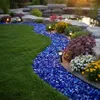 Blaue Glasbrocken als geschwungener Dekorpfad neben dem Rasen und Gartenbeeten Produktbild-Vorschau