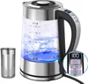 A glass electric kettle with a digital display on the handle is shown, with water inside and illuminated with blue light. A metal filter is placed next to it. Produktbild-Vorschau