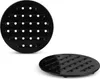 Two black kitchen strainers are shown against a white background. One is in the foreground, tilted, showing a slatted surface. The other is in the background, larger and flatter, showing a perforated surface. Anteprima dell’immagine prodotto
