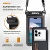 A waterproof phone case is shown with a phone inside displaying a beach scene. The case has a double clip closure and icons indicating selfie and front camera use. Produktbild-Vorschau
