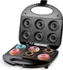 A donut maker with six donut molds and six donuts placed on the bottom plate. Náhled obrázku produktu
