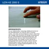 A hand is shown touching a surface with adhesive, illustrating the application of UZIN KE 2000 S. Produktbild-Vorschau