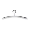 A single metal clothes hanger on a white background. Anteprima dell’immagine prodotto