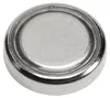 A close-up, top-down view of a single silver button cell battery. Náhled obrázku produktu