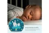 A baby sleeping peacefully next to a night light. Voir les images du produit