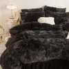 A close-up view of a fluffy black comforter set with pillows on a bed. Anteprima dell’immagine prodotto