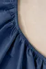 A close-up view of a blue fitted sheet with elastic edging. Produktbild-Vorschau