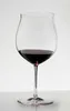 A clear studio shot of a wine glass filled with red wine. Podgląd zdjęcia produktu