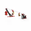 A construction toy set depicting a cable car system with a crane and two gondolas, one with a small figure inside. Voir les images du produit