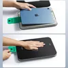 Two images showing how to install a screen protector on an iPad. Anteprima dell’immagine prodotto