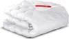 A folded white comforter with a red label that says "MEDICLINE". Náhled obrázku produktu