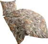 A duvet cover and pillowcase set with a leaf pattern. Produktbild-Vorschau