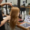 Tête à coiffer Ela - Cheveux naturels 60 cm avec trépied Voir les images du produit 3