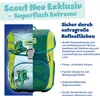 A split image showing a Scout school backpack, with one half reflecting light and the other half in normal lighting, accompanied by descriptive text about its features. Produktbild-Vorschau