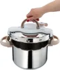 A hand is shown holding the handle of a pressure cooker. Voir les images du produit