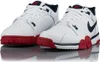 A pair of Nike Cross Trainer Low sports shoes. Náhled obrázku produktu