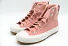 A pair of pink Converse Chuck Taylor All Star high-top sneakers on a white background. Anteprima dell’immagine prodotto
