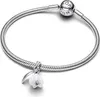 A silver Pandora bracelet with a white flower charm and a clear stone. Anteprima dell’immagine prodotto