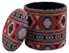 Sitzhocker Boho mit Stauraum in Gesamtansicht: runder, handgefertigter Hocker mit geometrischem Muster in Rot, Blau und Creme.