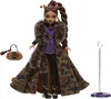 A full-body shot of a Monster High doll standing against a white background. Voir les images du produit