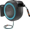 A wall-mounted hose reel with a hose extended. Voir les images du produit