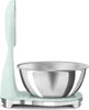 A mint green kitchen scale with a silver bowl. Voir les images du produit