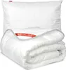 A white pillow and a folded white comforter are shown against a white background. Voir les images du produit