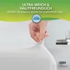A hand is shown stretching a white fabric, likely a bedsheet, with marketing text overlayed on a green and white gradient background. Produktbild-Vorschau