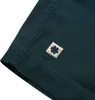 Dunkelgrüne Sansa Shorts von Ocun mit einem kleinen; weißen Logo auf der linken Seite. Náhľad obrázku produktu