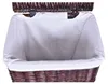 Close-up view of the inside of a wicker basket with a white fabric lining. Anteprima dell’immagine prodotto