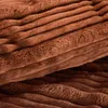 Couverture d'intérieur NINA avec motif à rayures 3D orange Voir les images du produit 4