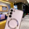 A close-up view of the back of a smartphone case, showing the camera lenses and a magnetic ring. Anteprima dell’immagine prodotto