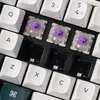 A close-up view of mechanical keyboard switches and keycaps. Voir les images du produit