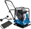 A plate compactor with its accessories, including a wheel kit and a rubber mat, displayed against a white background. Produktbild-Vorschau