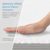 A hand pressing down on a white mattress topper, demonstrating its softness and adaptability. Text overlays describe the memory foam effect and its properties. Produktbild-Vorschau