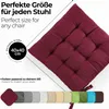 A close-up of a bordeaux colored seat cushion with text overlays and a color swatch selection at the bottom. Voir les images du produit