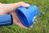 A hand holding a blue pipe and a blue pipe chamfering tool. Voir les images du produit