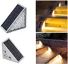 Collage aus dreieckigen silbernen Solar-Treppenleuchten, Vorder- und Rückansicht, und nachts auf Außentreppen installiert Náhľad obrázku produktu