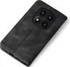 A black flip case for a smartphone is shown from a diagonal top-down view against a white background. Produktbild-Vorschau