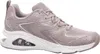 A side view of a beige Skechers sneaker with glitter accents and a white sole. Voir les images du produit