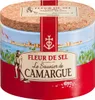 A round tin of Fleur de Sel with a scenic illustration of a coastal town and a salt harvester. Produktbild-Vorschau