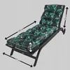 A chaise lounge cushion with a green leaf pattern on a chaise lounge. Náhled obrázku produktu