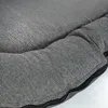 A close-up view of a textured gray pet bed with a black zipper. Anteprima dell’immagine prodotto