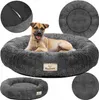 A collage of images showing a dog in a plush dog bed, along with close-ups of the bed's texture and construction. Produktbild-Vorschau