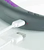 Nahaufnahme eines weißen USB-Kabels, das an den Unold NACKENVENTILATOR BREEZY angeschlossen ist. Die Podgląd zdjęcia produktu