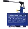 A blue pressure testing pump with a silver handle and yellow knob is shown against a white background. The side of the pump has instructional diagrams and text. Anteprima dell’immagine prodotto