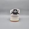 The back view of a single Adidas sneaker against a plain gray background. Voir les images du produit
