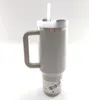 A gray tumbler with a handle and a straw, set against a white background. Produktbild-Vorschau