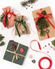 Christmas advent calendar gifts with numbered buttons, ribbons, and pine sprigs. Anteprima dell’immagine prodotto