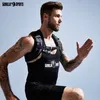 A man wearing a weighted vest is exercising. Produktbild-Vorschau